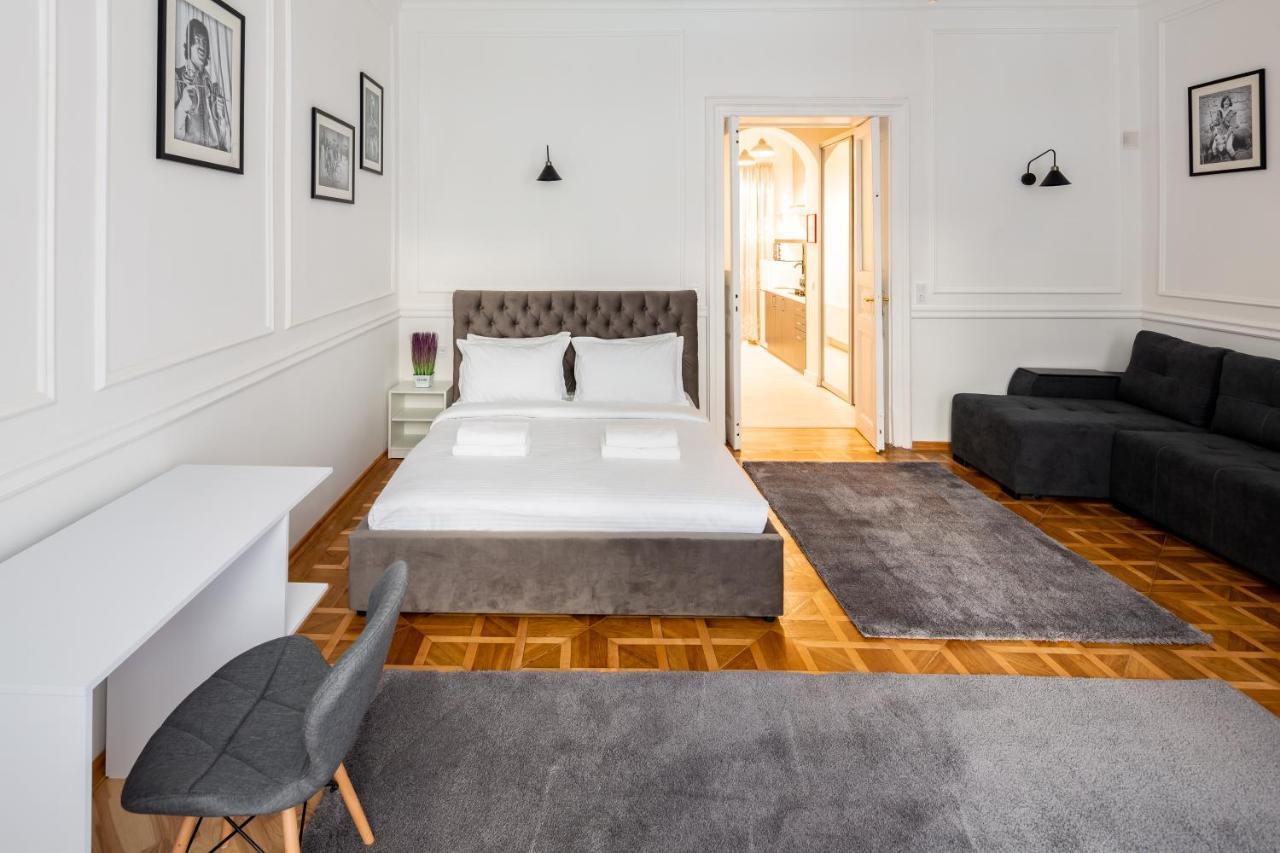 Alfa Apartments Grushevskoho 7 利沃夫 外观 照片
