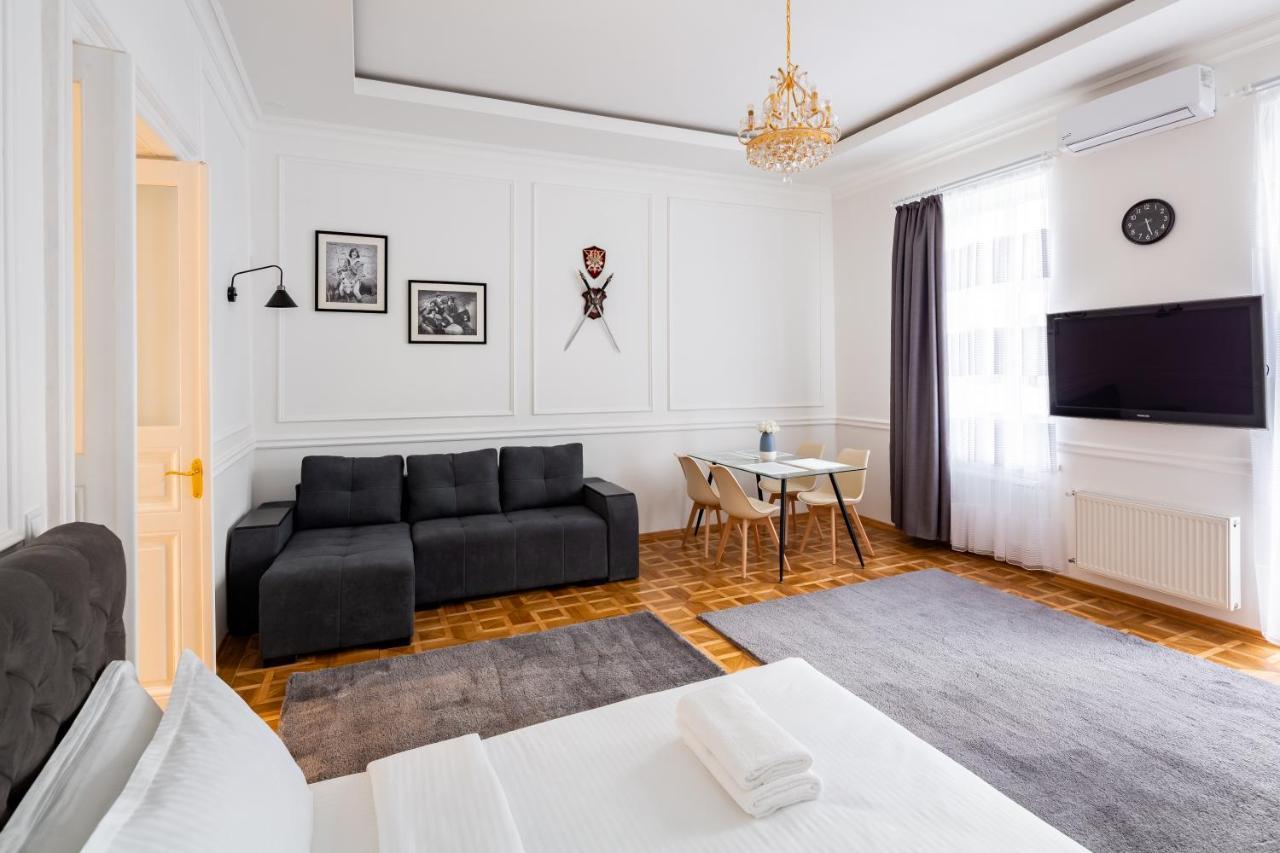 Alfa Apartments Grushevskoho 7 利沃夫 外观 照片